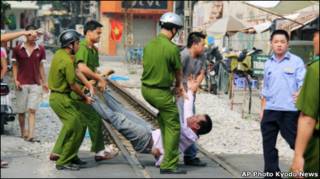 Hình ảnh trấn áp biểu tình 17/07