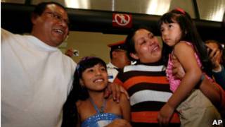 Margarita Almaraz e Alfonso Mejía com as filhas Ashanti e Ashley