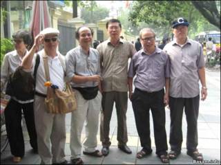Ông Nguyễn Trí Dũng, (thứ ba từ phải sang) là cựu Phó Cục trưởng Cục Báo chí, Bộ Thông tin Truyền thông