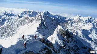 Alpinistas no Monte Everest (BBC)