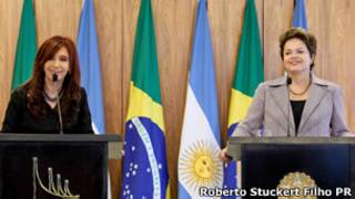 As presidentes da argentina, Cristina Kirchner, e do Brasil, Dilma Rousseff (Foto: Roberto Stucker Filho/ PR)