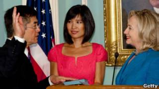 骆家辉宣誓就职美国驻华大使