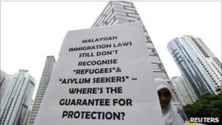 Malaysia vẫn chưa tham gia ký Công ước về người tị nạn, khiến các nhóm nhân quyền quan ngại về việc người xin tị nạn có thể không được bảo vệ khi tới nước này.