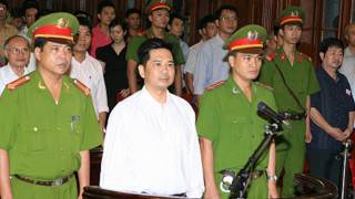 Ông Cù Huy Hà Vũ tại tòa án