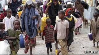 Niños somalíes desnutridos