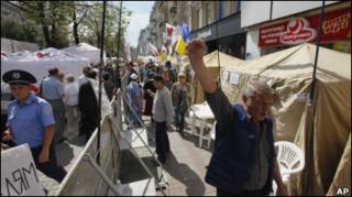 Як повідомляють, зараз на Хрещатику близько 20 наметів