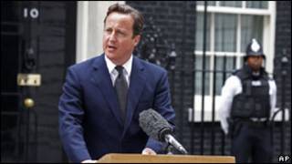Bwana David Cameron avugana n'abamenyeshamakuru