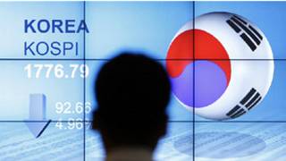 Chỉ số KOSPI của Hàn Quốc trên bảng điện tử tại tòa nhà Mirae Asset, Seoul, 9/8/2011.
