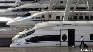 北京南站的CRH380BL型動車組
