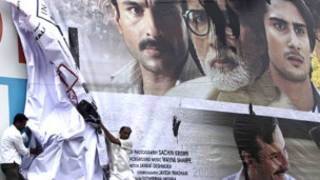 ஆர்க்ஷன் திரைப்பட போஸ்டர்கள் கிழிக்கப்பட்டன
