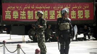 新疆喀什街頭的防暴警察(資料圖片)