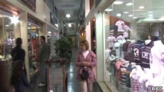 Galeria na rua Conde de Sarzedas (Foto: BBC)