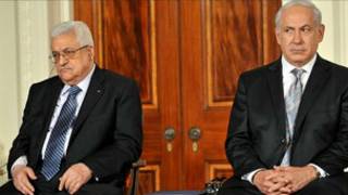 نتنياهو (يمين) مع عباس