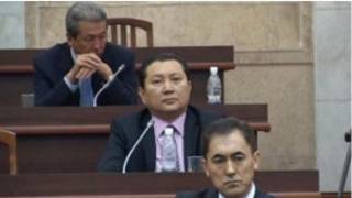 Кандидаты сдают тест на знание киргизского