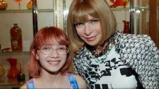 A blogueira Tavi Gevinson ao lado da famosa editora da 'Vogue', Anna Wintour