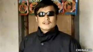陈光诚在山东临沂东师古村家中(美国对华援助协会2011年2月9日发放视频截屏)