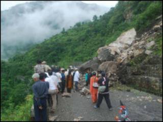 भूकम्पपछि धरानमा गएको पहिरो
