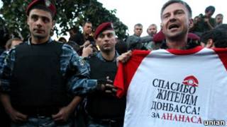 Футболки с надписью "Спасибо жителям Донбасса"