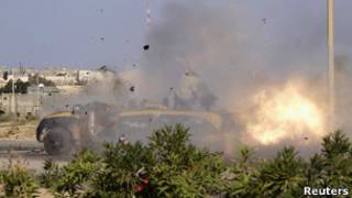 Quân chính phủ NTC của Libya pháo kích Sirte