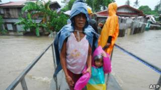 Bão Nesat tấn công Philippines