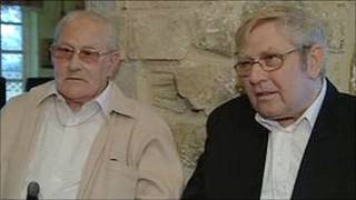 Royston Bird (esq.) e Doug Bird (Imagem: BBC)