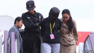 中国籍犯罪嫌疑人从印尼被押解回国(新华社图片)