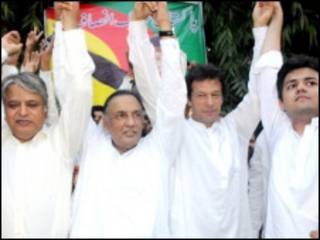 میاں اظہر عمران خان کے ہمراہ
