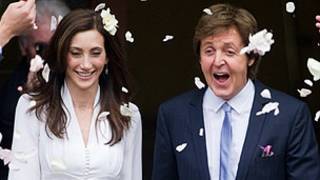 Sir Paul McCartney và bà Nancy Shevell trong ngày cưới