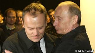 премьер-министр Польши Дональд Туск (слева), премьер-министр России Владимир Путин (справа)