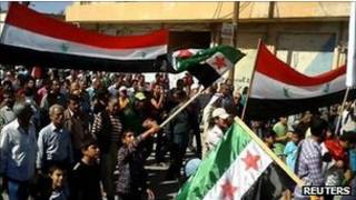 Manifestação contra Assad na Síria. Reuters