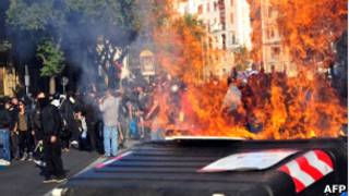 Protestos e incêndios em Roma neste sábado (AFP)