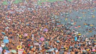 Praia na China/AFP