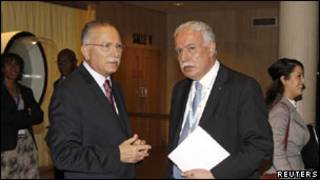 Umushikiranganji wa Palestine ajejwe imigenderanire, Riyad al-Malik i(iburyo) ariko araganira mu nama ya UNESCO