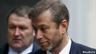 Роман Абрамович у здания суда в Лондоне