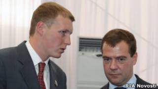 Дмитрий Медведев и Роберт Шлегель в подмосковной резиденции в Барвихе после встречи президента с руководством "Единой России" 23 июля 2009 г.