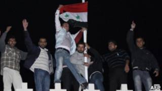 Сторонники Башара Асада водрузили сирийский флаг над посольством Катара