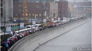 Очередь москвичей, желающих поклониться поясу Пресвятой Богородицы в храме Христа Спасителя
