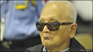 Cựu lãnh tụ Khmer Đỏ, ông Nuon Chea, tại phiên tòa ngày 21/11/2011