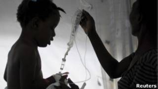 Criança em tratamento para cólera em hospital administrado pela ONG Médicos Sem Fronteiras no Haiti, na última segunda-feira (Reuters)