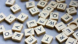 Peças de jogo com letras do alfabeto