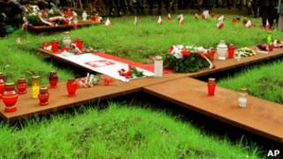 памятная церемония на месте расстрела польских офицеров под Катынью