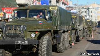 солдаты внутренних войск голосуют на выборах Госдумы