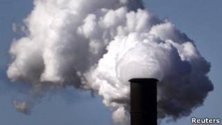 Chaminé de usina termoelétrica (Reuters)