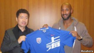 Nicolas Anelka n'umuyobozi wa Shangai Shenua, Zhou Jun