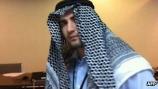 عکسی که تلویزیون دولتی ایران همراه با "اعترافات" امیر میرزاحکمتی از او پخش کرد