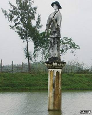 Tượng cô du kích, trước kia là tượng Phật Bà
