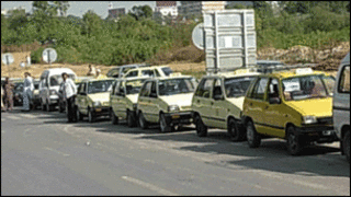 گاڑیوں کی قطار