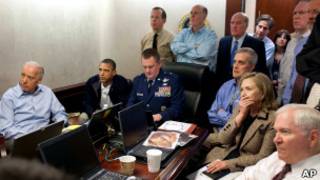 El presidente Obama y su equipo observan el operativo contra Bin Laden