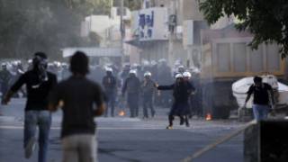 قوات الامن البحرينية تستخدم عبوات الغاز ضد المتظاهرين
