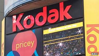 Логотип компании Kodak на вывеске